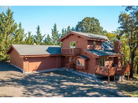 14187 N Bank Rd, Roseburg, OR 97470
