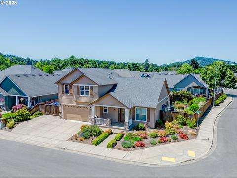 1200 S 41st Pl, Springfield, OR 97478