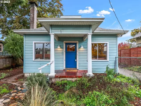 4223 SE Main St, Portland, OR 97215
