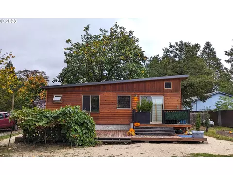 76433 Thatcher Ln, Oakridge, OR 97463