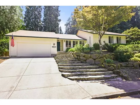 2211 NW 128th St, Vancouver, WA 98685