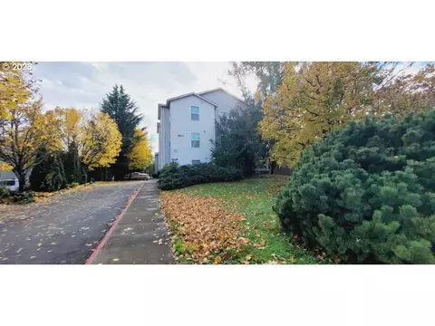 8824 SE Flavel St, Portland, OR 97266