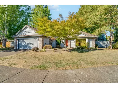 2395 NW Crimson Ct, Mcminnville, OR 97128