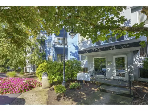 8720 SW Tualatin Rd #313, Tualatin, OR 97062
