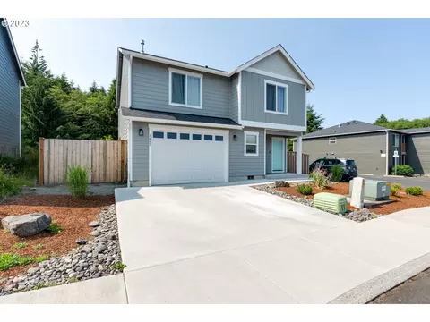 1461 SE Honeysuckle Loop, Warrenton, OR 97146