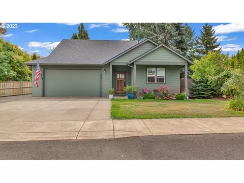 925 E 2nd St, Yamhill, OR 97148
