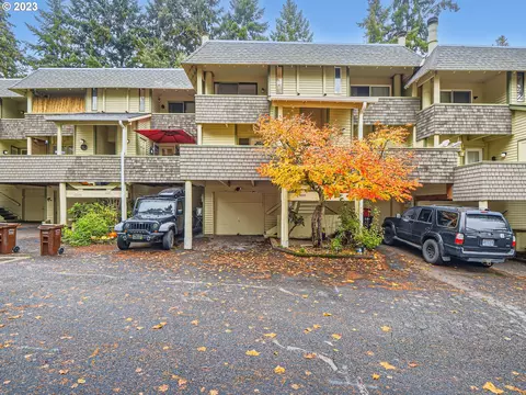 19635 NW Quail Hollow Dr, Portland, OR 97229