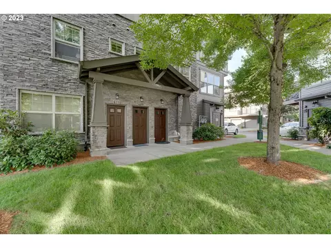 607 NE Garswood Ln, Beaverton, OR 97006