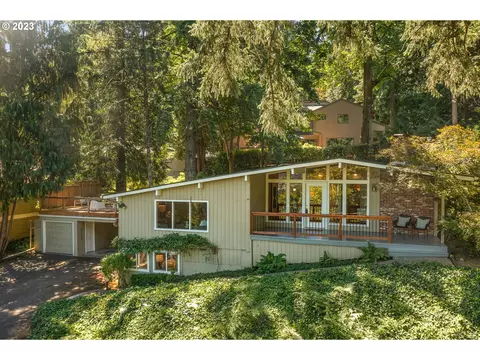 1290 Pine St, Lake Oswego, OR 97034