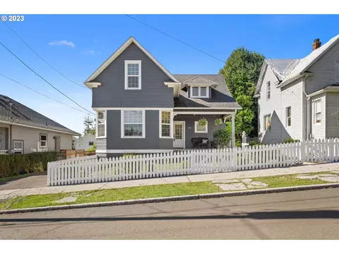 1425 9th St, Astoria, OR 97103