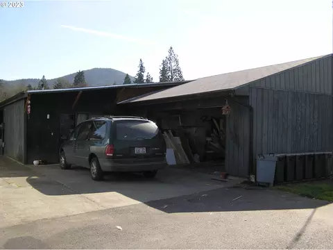 1251 Buker Ln, Castle Rock, WA 98611