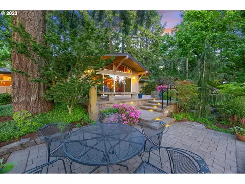 19996 S Sweetbriar Rd, West Linn, OR 97068