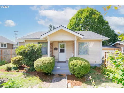 2611 E 8th St, Vancouver, WA 98660