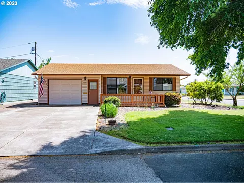 1680 King Way, Woodburn, OR 97071
