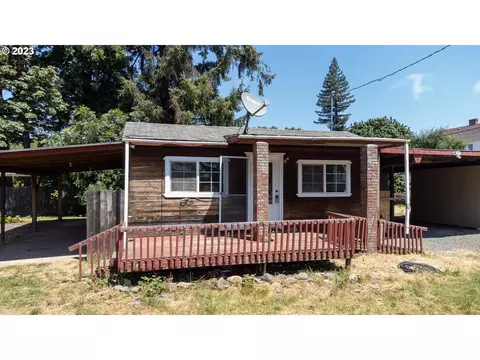 135 Hult Ave, Dillard, OR 97432