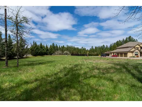 146 River Club Dr, Roseburg, OR 97471