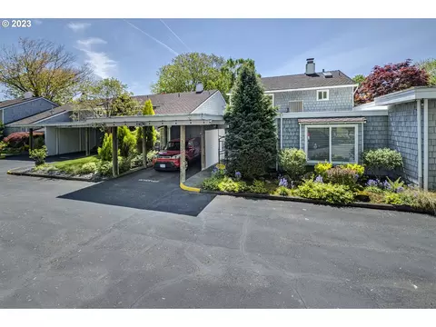 650 N Hayden Bay Dr, Portland, OR 97217