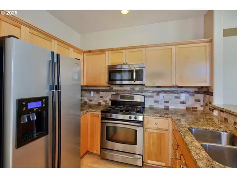 Kitchen - 1663 SW 172nd Ter, Beaverton, OR 97003 photo 3 of 5