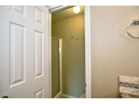Bath - 1663 SW 172nd Ter, Beaverton, OR 97003 photo 4 of 6