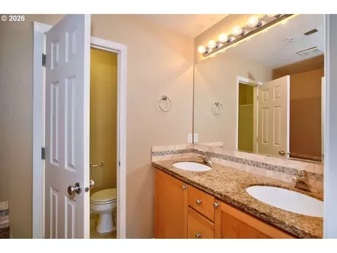 Bath - 1663 SW 172nd Ter, Beaverton, OR 97003 photo 2 of 6