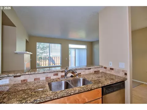 Kitchen - 1663 SW 172nd Ter, Beaverton, OR 97003 photo 4 of 5