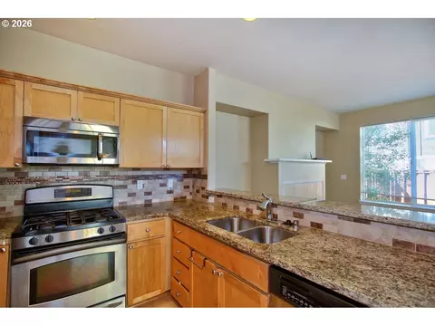 Kitchen - 1663 SW 172nd Ter, Beaverton, OR 97003 photo 2 of 5