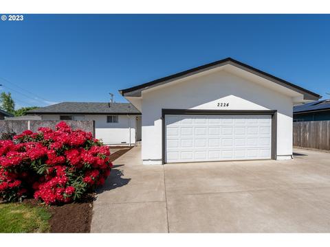 2224 Debra Dr, Springfield, OR 97477