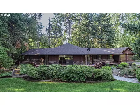 3866 Schull Dr, Hood River, OR 97031