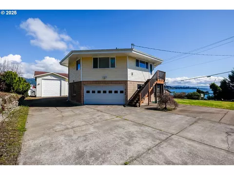 1216 Garibaldi Ave, Garibaldi, OR 97118