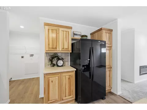 1551 A St, Springfield, OR 97477 photo 7