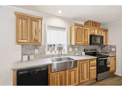1551 A St, Springfield, OR 97477 photo 6