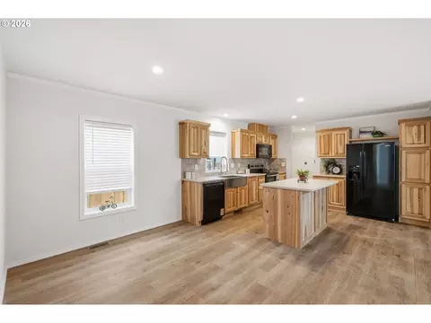 1551 A St, Springfield, OR 97477 photo 11