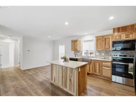 1551 A St, Springfield, OR 97477 photo 9