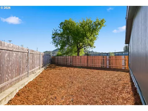 1551 A St, Springfield, OR 97477 photo 21