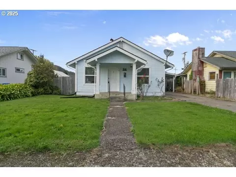941 Fir Ave, Reedsport, OR 97467