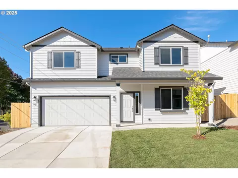 888 S 9th St, Harrisburg, OR 97446