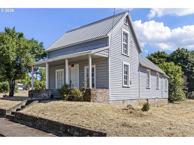 330 NE 1st St, Oakland, OR 97462