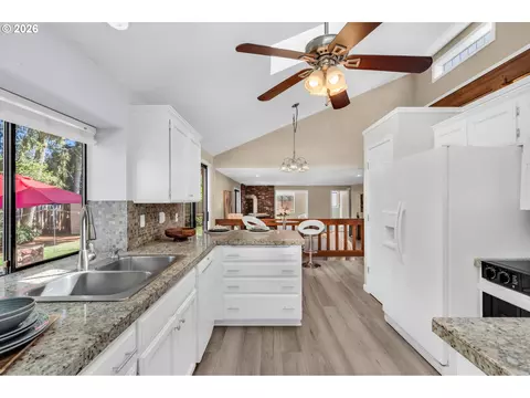 Kitchen - 3010 NE Linden Ave, Gresham, OR 97030 photo 1 of 6