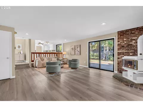 Living - 3010 NE Linden Ave, Gresham, OR 97030 photo 6 of 6