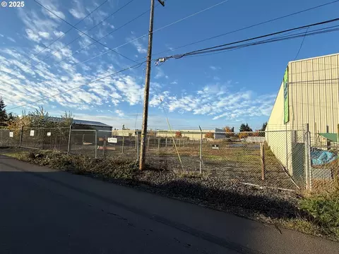 3939 Cross St, Eugene, OR 97402 photo 2