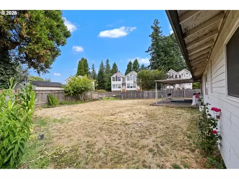 Exterior - 631 SE 215th Ave, Gresham, OR 97030 photo 8 of 10