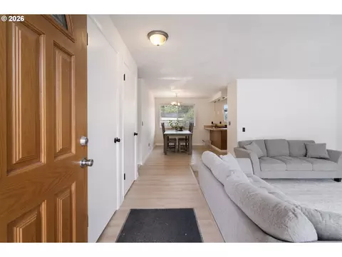 Entry Way - 631 SE 215th Ave, Gresham, OR 97030 photo 1 of 1