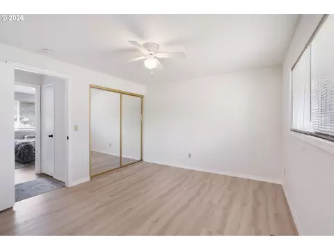 Bedroom - 631 SE 215th Ave, Gresham, OR 97030 photo 5 of 8