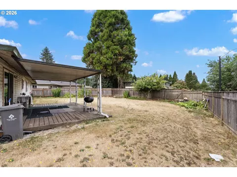 Exterior - 631 SE 215th Ave, Gresham, OR 97030 photo 4 of 10