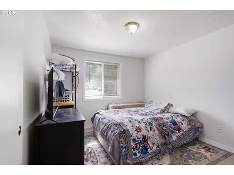 Bedroom - 631 SE 215th Ave, Gresham, OR 97030 photo 6 of 8