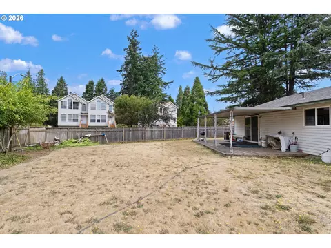 Exterior - 631 SE 215th Ave, Gresham, OR 97030 photo 9 of 10
