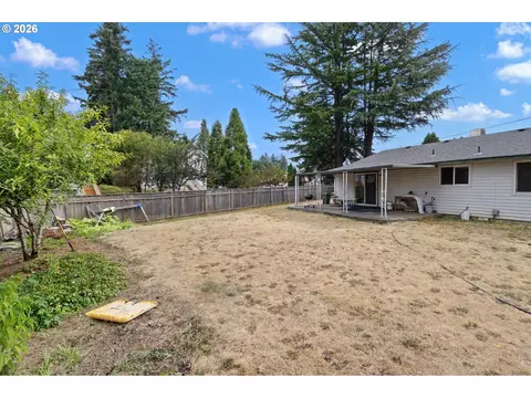 Exterior - 631 SE 215th Ave, Gresham, OR 97030 photo 6 of 10