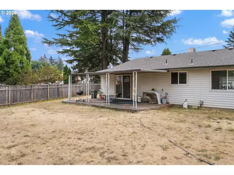 Exterior - 631 SE 215th Ave, Gresham, OR 97030 photo 7 of 10