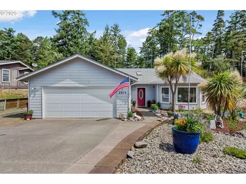 2614 Montana St, North Bend, OR 97459