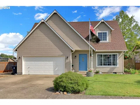 925 Monroe St, Harrisburg, OR 97446
